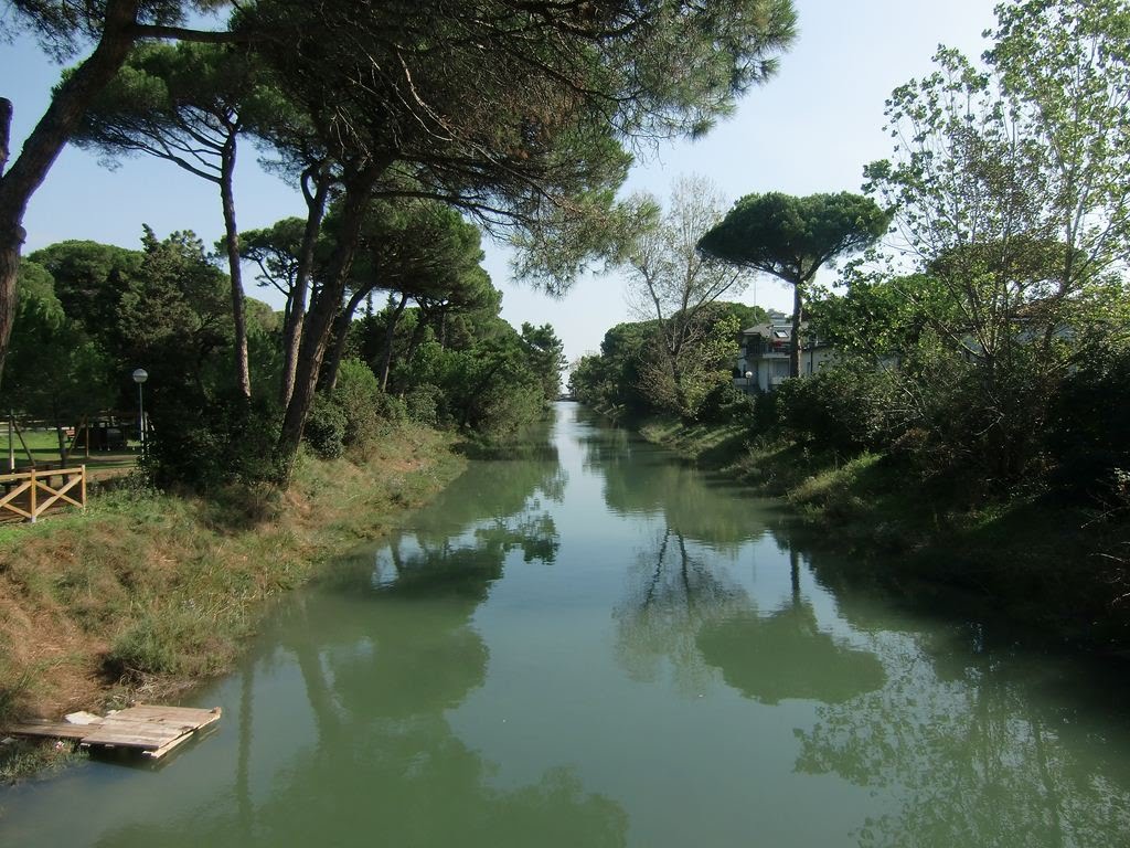 Il canalino lungo via Jelenia Gora (Milano Marittima, Ravenna)