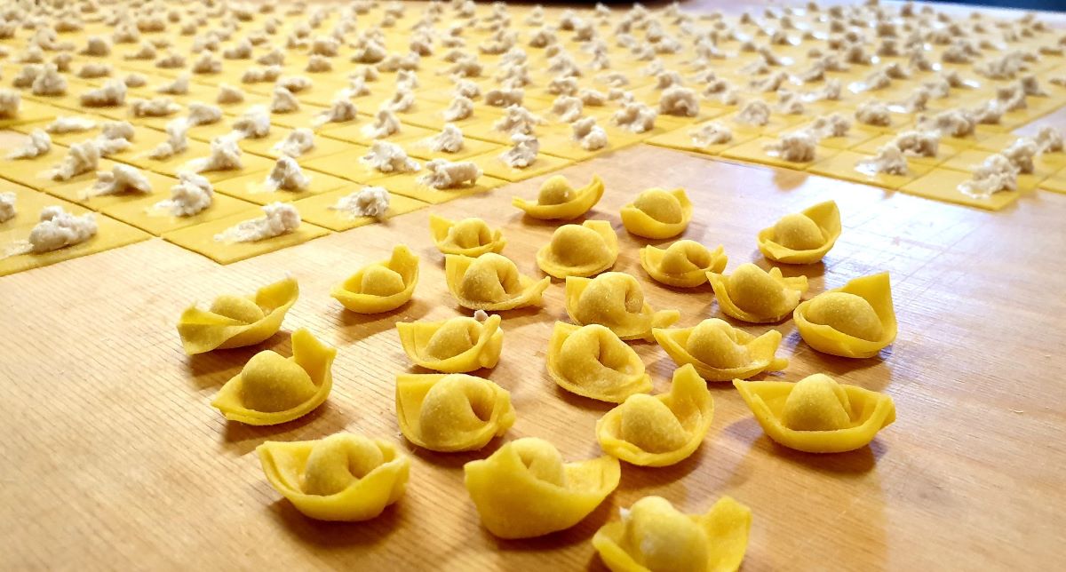 Cappelletti appena fatti a mano