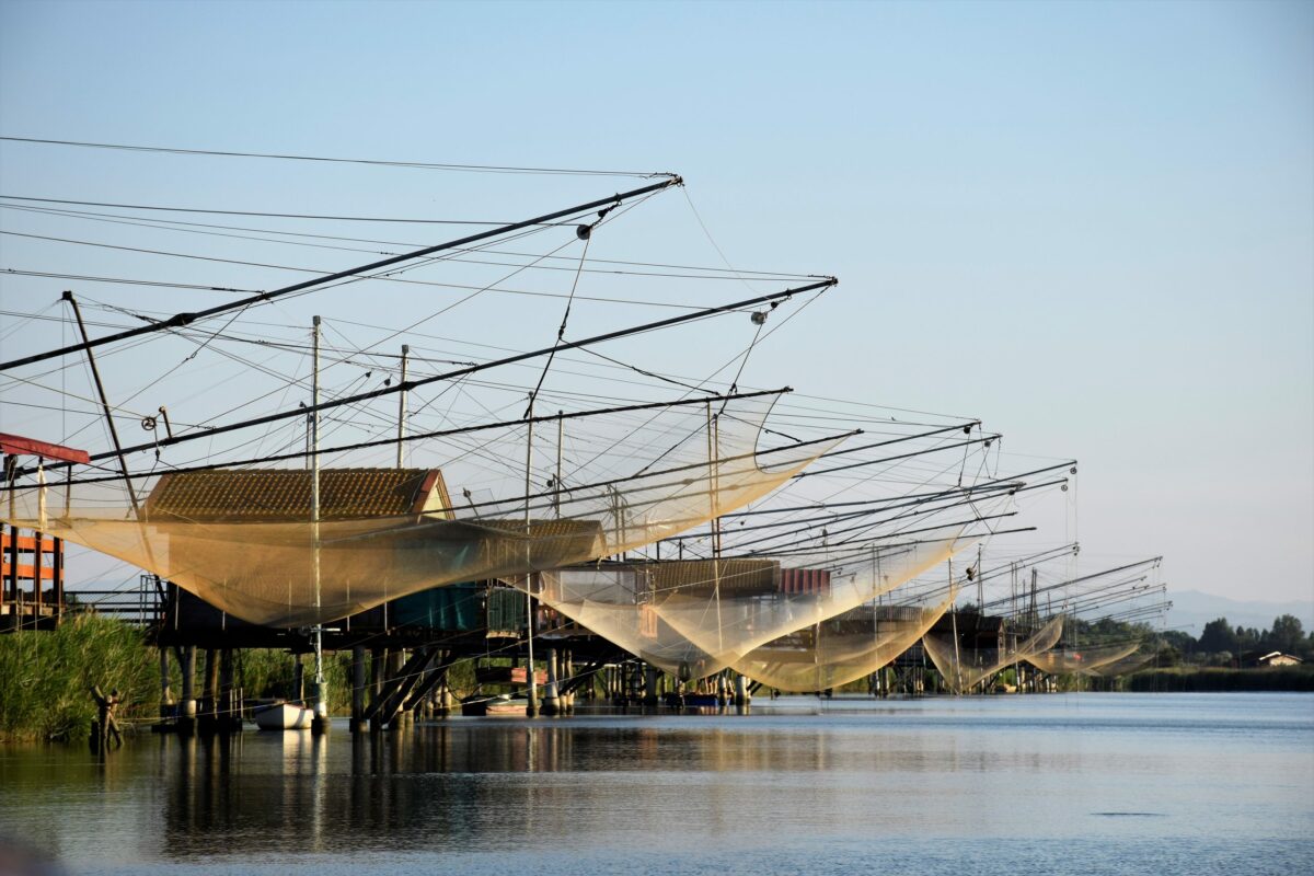 Capanni di pesca lungo il torrente Bevano