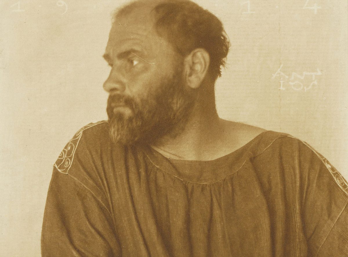 Gustav Klimt nel 1913, in una foto di Anton Josef Trčka | Foto © Wikimedia