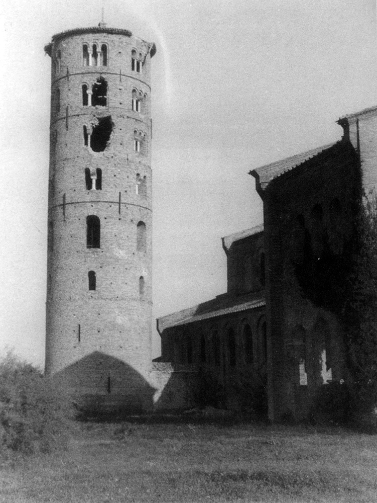 Il campanile di Sant’Apollinare in Classe danneggiato 