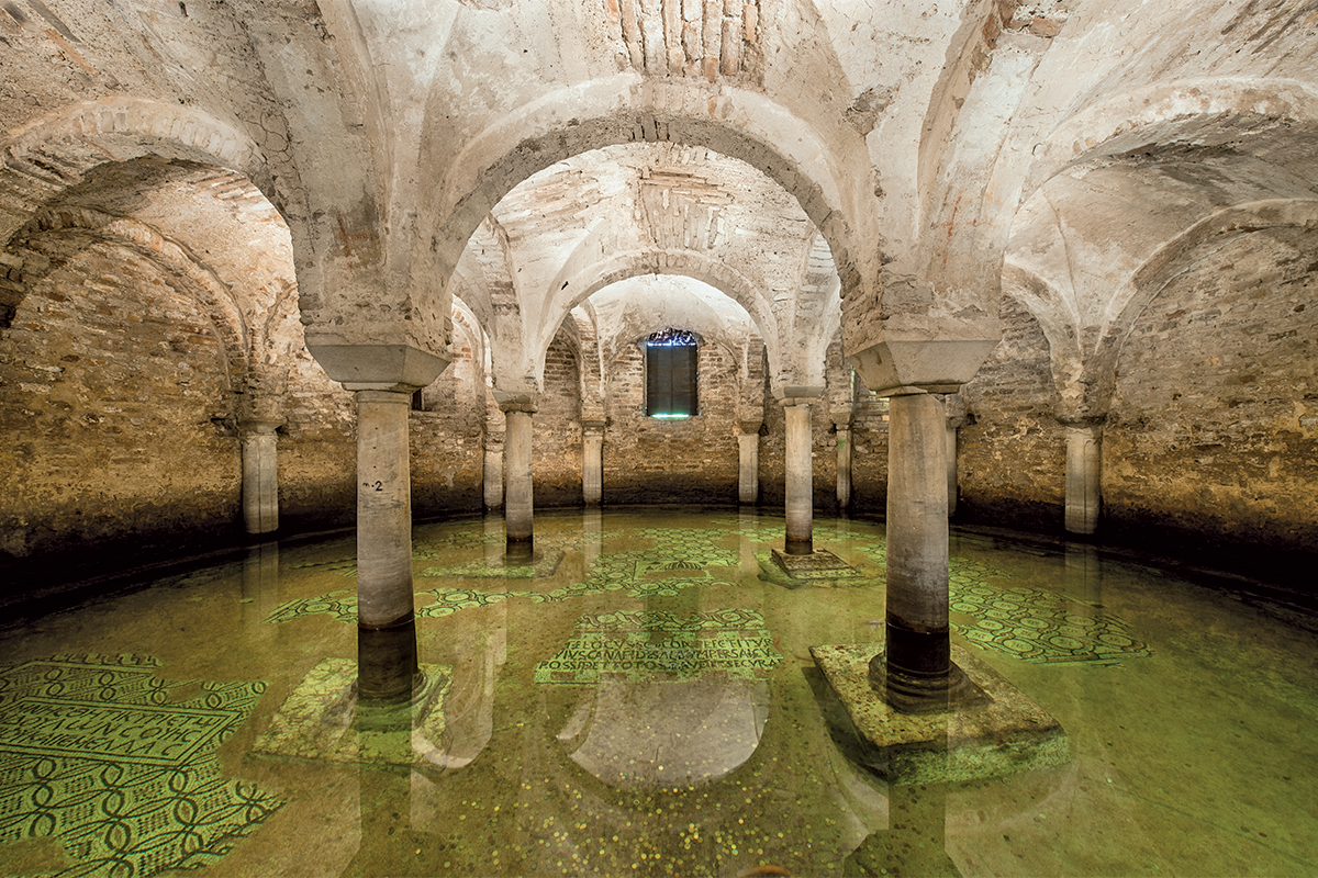 Basilica of San Francesco, crypt (Ravenna)