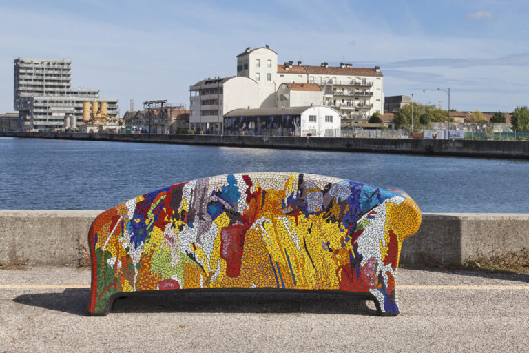 Una delle panchine fatta da studenti e professionisti, Darsena, Ravenna
