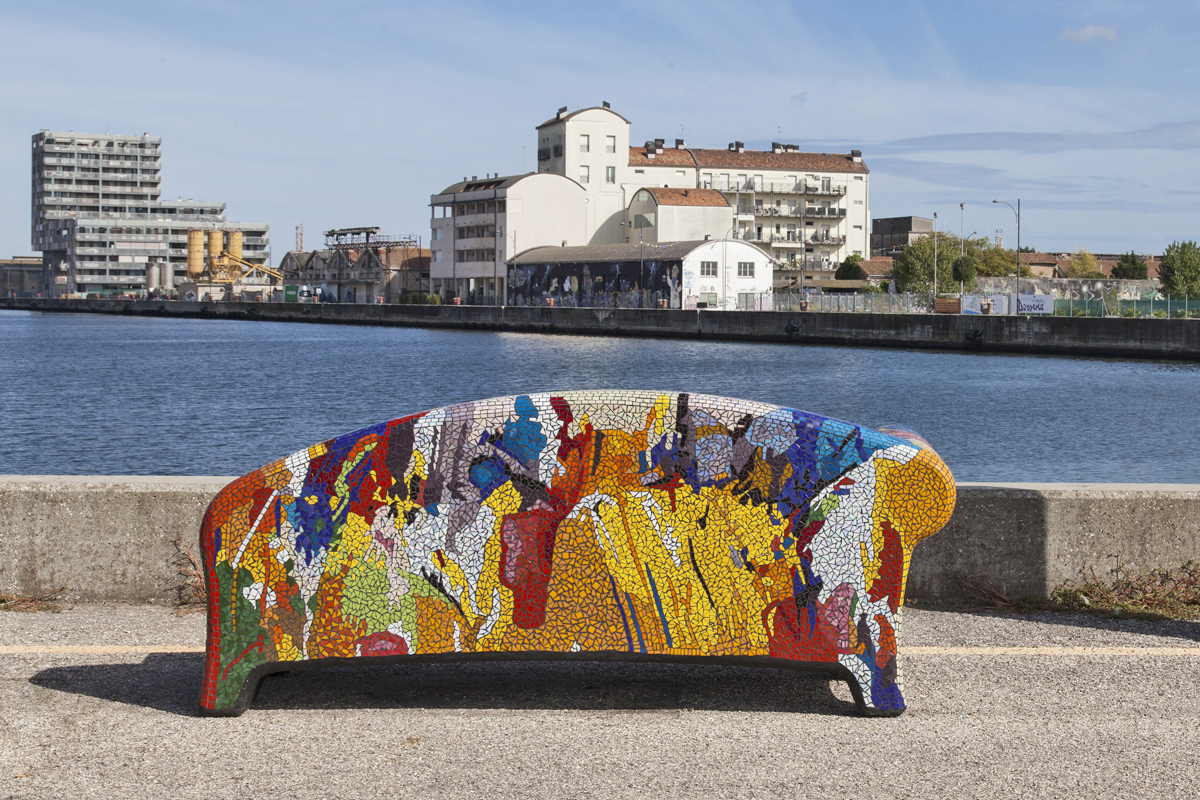 Una delle panchine fatta da studenti e professionisti, Darsena, Ravenna