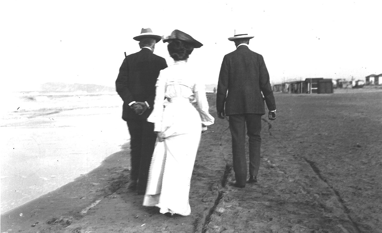 Beach vacations in the first years of the 20th century - Fondo Michelini from the Genus Bononiae Collections