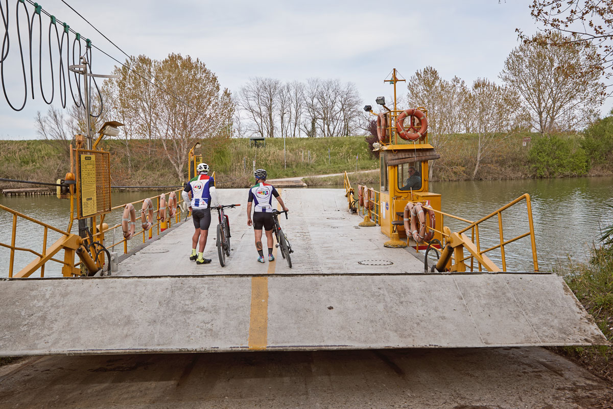 Ravenna in bicicletta - Il traghetto a fune di Sant'Alberto