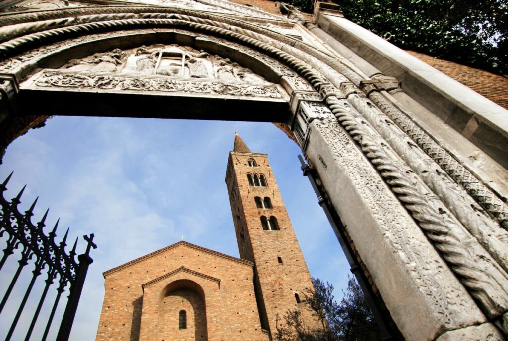 Ravenna, il portale di San Giovanni Evangelista