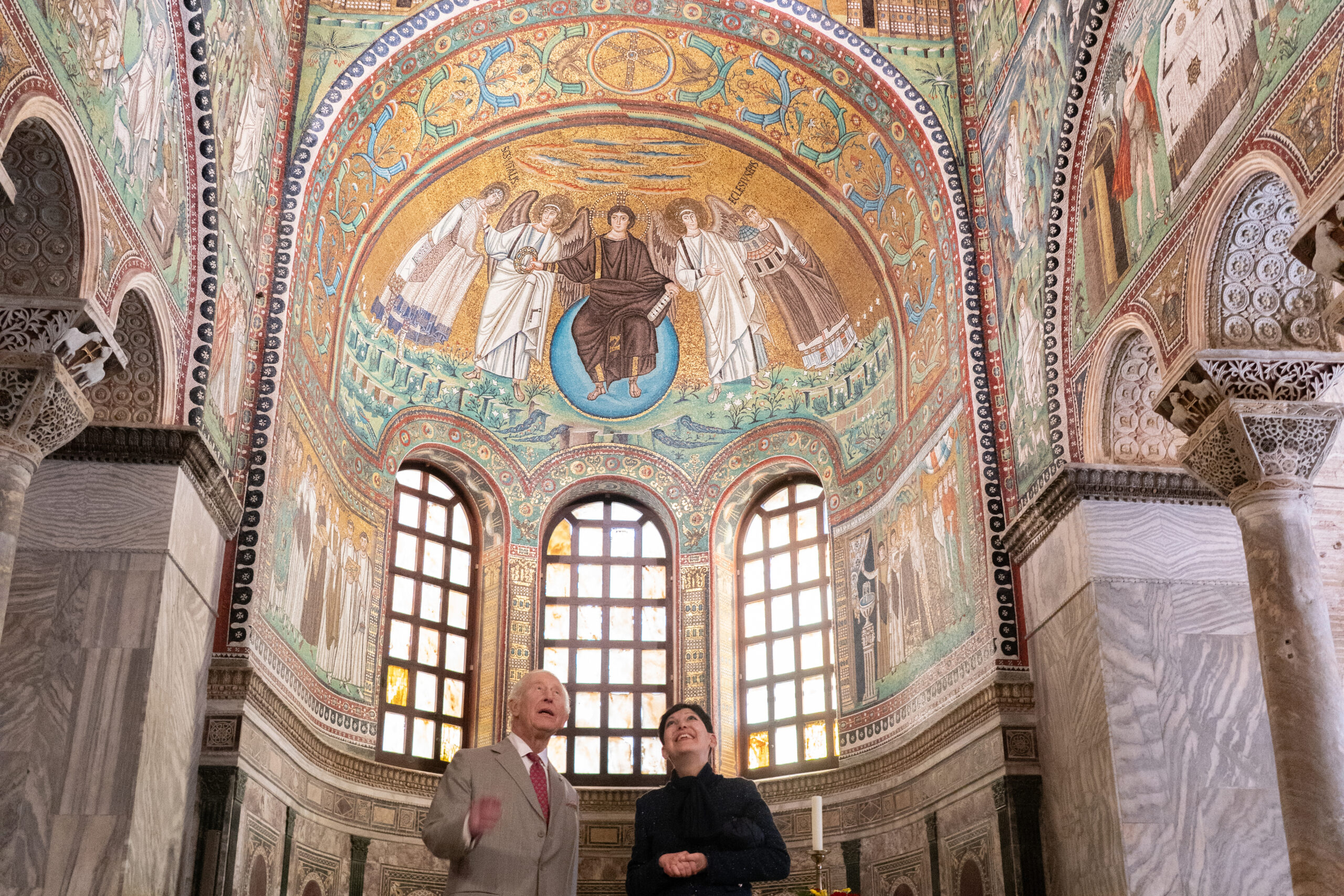 Ravenna, Re Carlo III in visita alla Basilica di San Vitale, accompagnato dalla prof.ssa Maria Cristina Carile