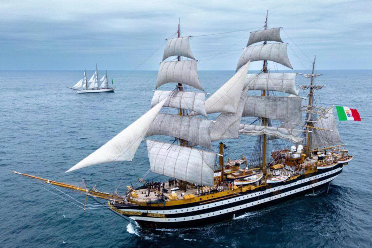 Nave Amerigo Vespucci